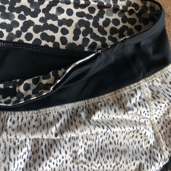 RARE Lulu lemon speed up short - Picture 2 of 6